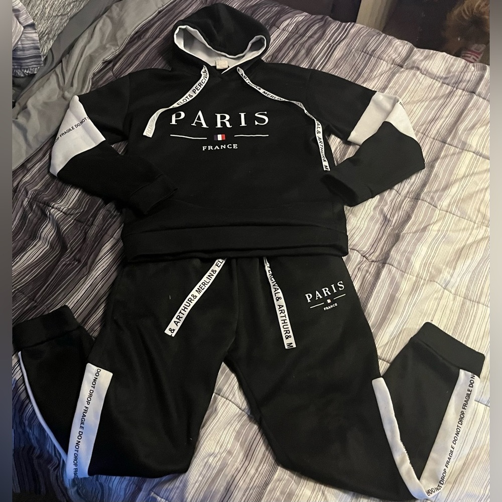 SHEIN Black and White Sweatshirt & Sweatpants Paris Design Outfit - Picture 3 of 4